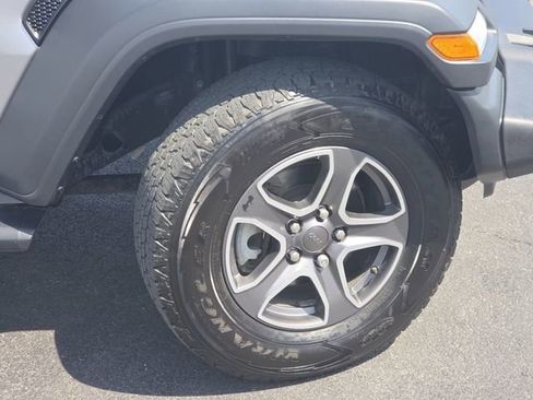 Used 2018 Jeep Wrangler Unlimited Sport S AWD/4WD image 22