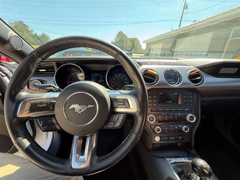 Used 2017 Ford Mustang GT w/ Black Accent Package RWD image 9