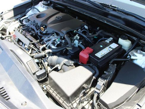 Used 2018 Toyota Camry SE FWD image 31