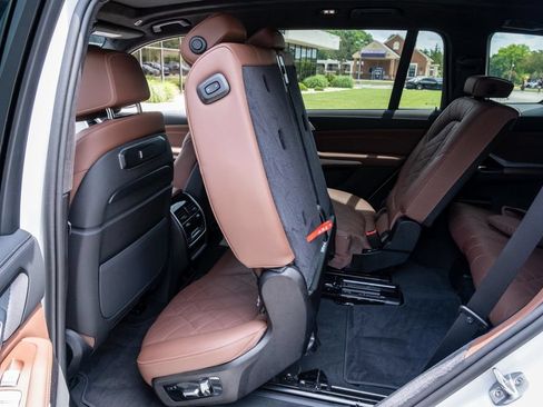 Used 2025 BMW X7 xDrive40i w/ M Sport Package AWD/4WD image 33