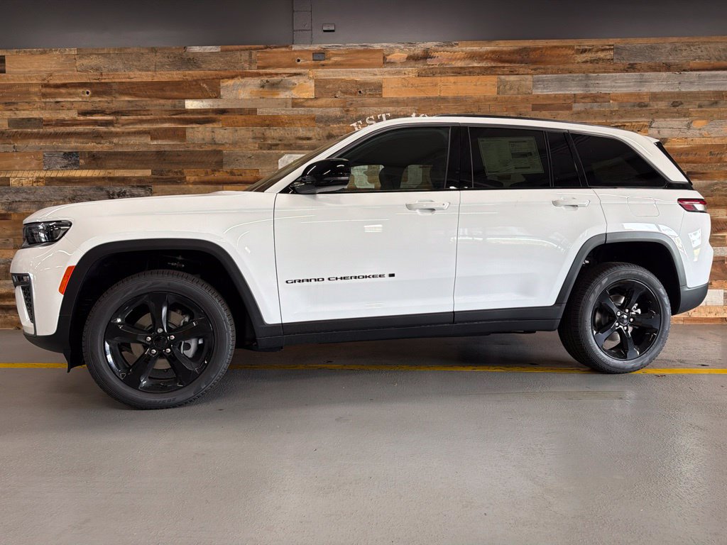 New 2026 Jeep Grand Cherokee Limited w/ Limited Altitude Package AWD/4WD image 19