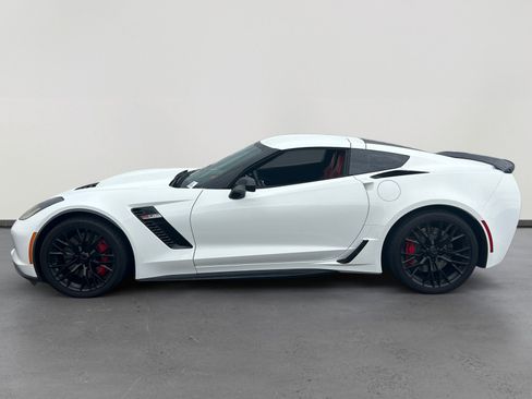 Used 2018 Chevrolet Corvette Z06 RWD image 2