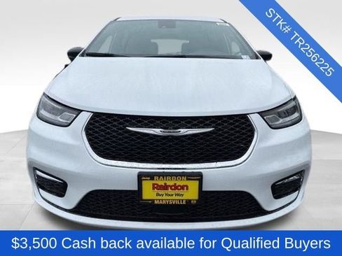 New 2026 Chrysler Pacifica Select image 2