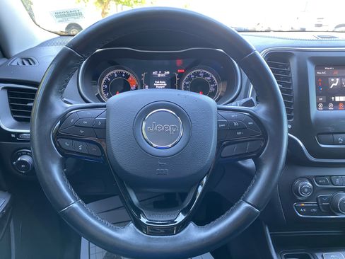Used 2019 Jeep Cherokee Latitude Plus FWD image 19