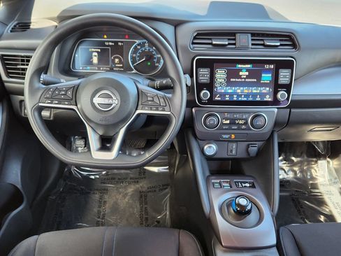 Used 2025 Nissan Leaf S FWD image 3