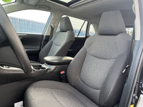 Used 2021 Toyota RAV4 XLE image 13