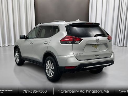 Certified 2017 Nissan Rogue SV w/ SV Premium Package image 6