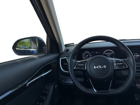 Used 2024 Kia Seltos SX w/ SX Sunroof Package AWD/4WD image 21