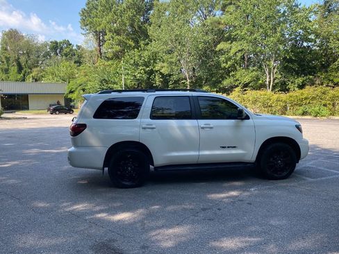 Used 2018 Toyota Sequoia TRD Sport RWD image 4