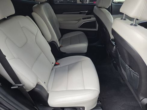 Used 2024 Kia Telluride S image 20