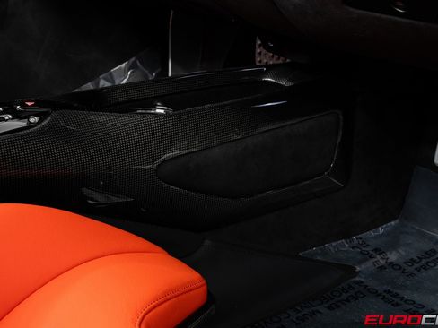 Used 2024 Ferrari SF90 Spider image 46