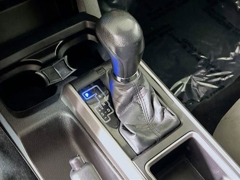 Certified 2021 Toyota Tacoma SR5 AWD/4WD image 16