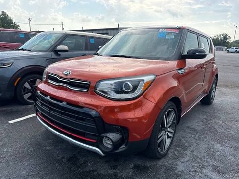 Used 2018 Kia Soul ! w/ Tech Package FWD image 3