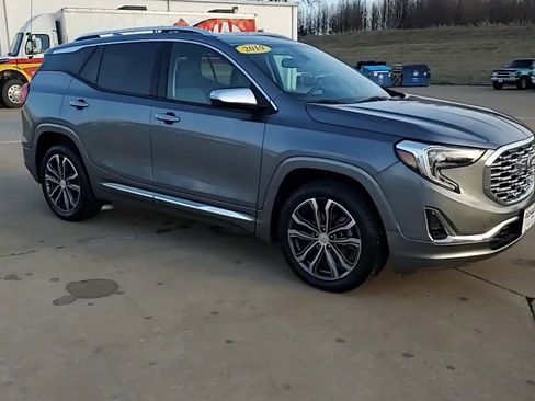 Used 2019 GMC Terrain Denali w/ Driver Alert Package II image 2