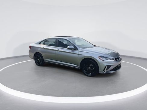 New 2025 Volkswagen Jetta SE image 2