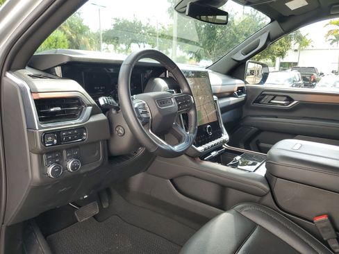 Used 2025 GMC Yukon XL Denali AWD/4WD image 10