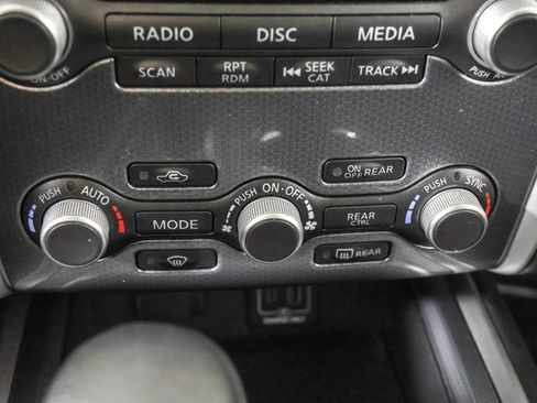 Used 2019 Nissan Pathfinder SL image 34