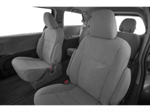 Used 2020 Toyota Sienna XLE w/ XLE Navigation Package AWD/4WD image 17
