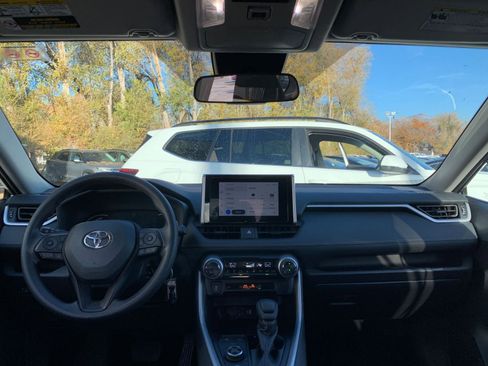 Used 2025 Toyota RAV4 LE image 32