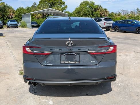Used 2025 Toyota Camry SE FWD image 7