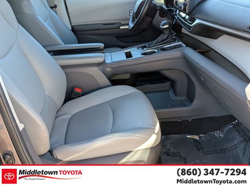 Certified 2024 Toyota Sienna XLE image 36