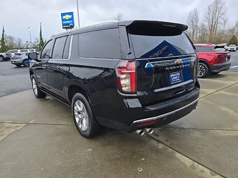 Used 2022 Chevrolet Suburban Premier image 3