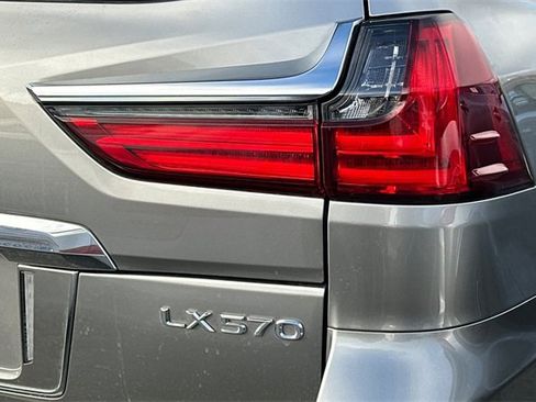 Used 2021 Lexus LX 570 4WD w/ Luxury Package image 6