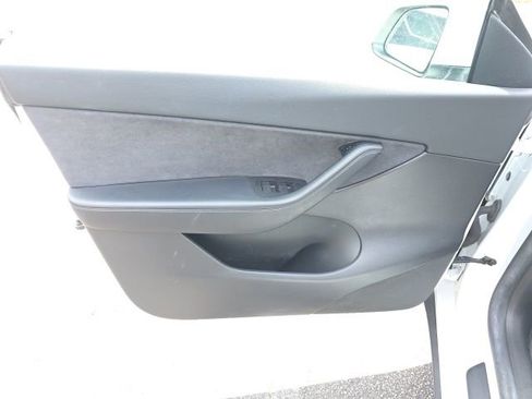 Used 2021 Tesla Model Y Long Range image 12