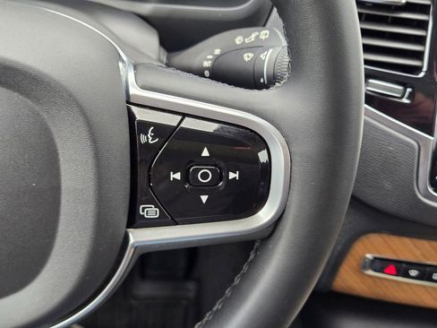 Used 2023 Volvo XC90 B6 Plus image 29