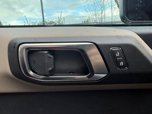 Used 2024 Ford Bronco Wildtrak image 24