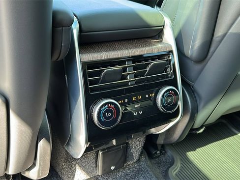 New 2025 Land Rover Range Rover SE image 25