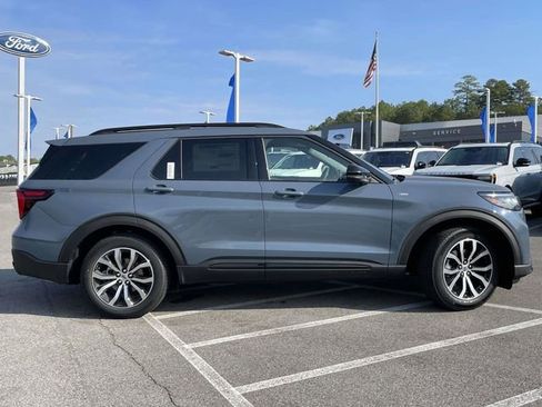 New 2026 Ford Explorer ST-Line image 2