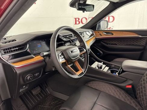 Used 2024 Jeep Grand Cherokee Summit image 12