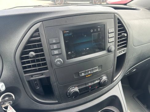 Used 2023 Mercedes-Benz Metris image 5