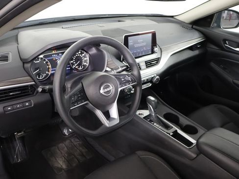 Used 2025 Nissan Altima 2.5 SV FWD image 24