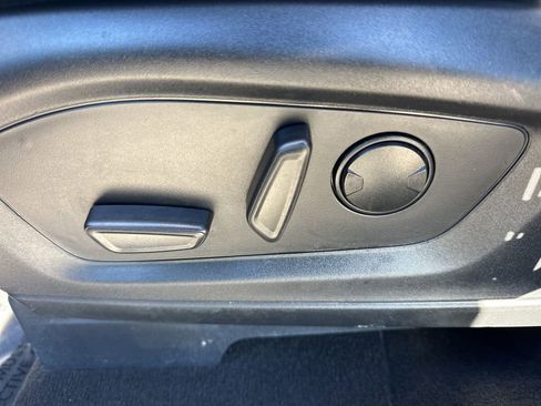 Used 2025 Ford Explorer ST-Line w/ ST-Line Street Pack image 10