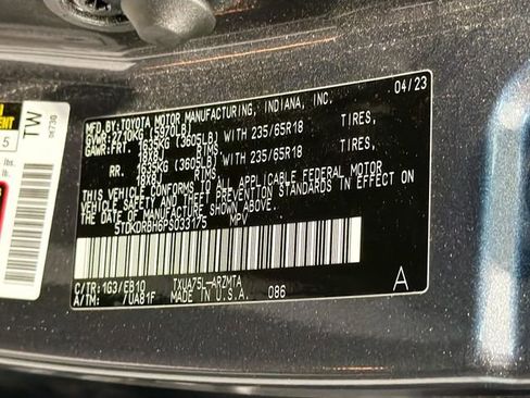 Used 2023 Toyota Highlander XLE AWD/4WD image 28