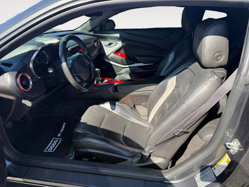 Used 2016 Chevrolet Camaro LT RWD image 10