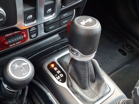 Used 2024 Jeep Wrangler Rubicon AWD/4WD image 16