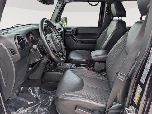 Used 2016 Jeep Wrangler Unlimited Sahara AWD/4WD image 15