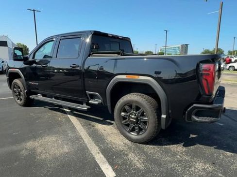 Used 2024 GMC Sierra 2500 AT4 w/ Technology Package AWD/4WD image 6