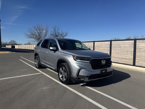 Used 2025 Honda Pilot EX-L image 6