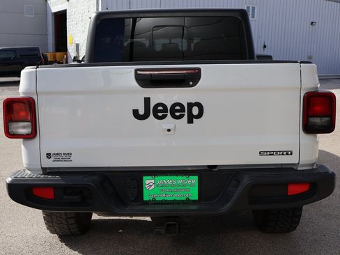Used 2021 Jeep Gladiator Sport image 4