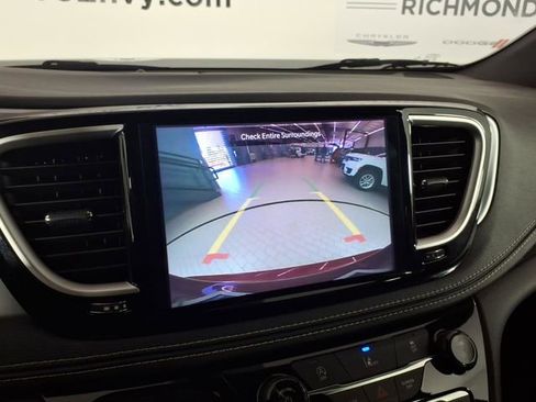Used 2022 Chrysler Pacifica Touring-L w/ S Appearance Package image 27