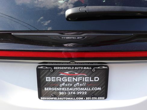 Used 2025 Chrysler Pacifica Limited FWD image 68