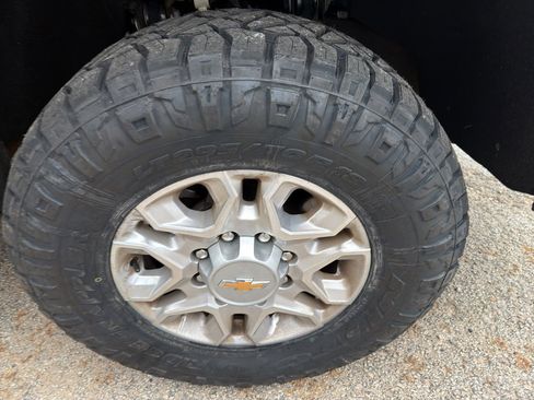 Used 2023 Chevrolet Silverado 2500 LT w/ Convenience Package image 20