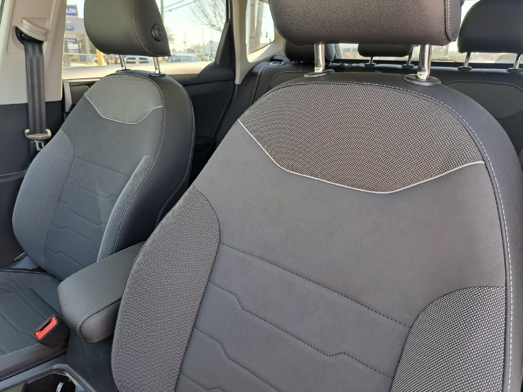 New 2026 Volkswagen Taos SE FWD image 19