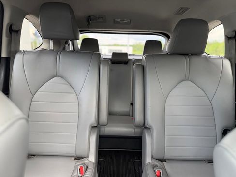 Used 2022 Toyota Highlander XLE AWD/4WD image 34