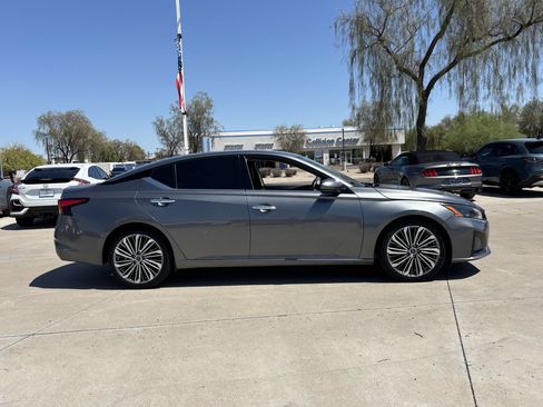 Used 2023 Nissan Altima 2.5 SL FWD image 4