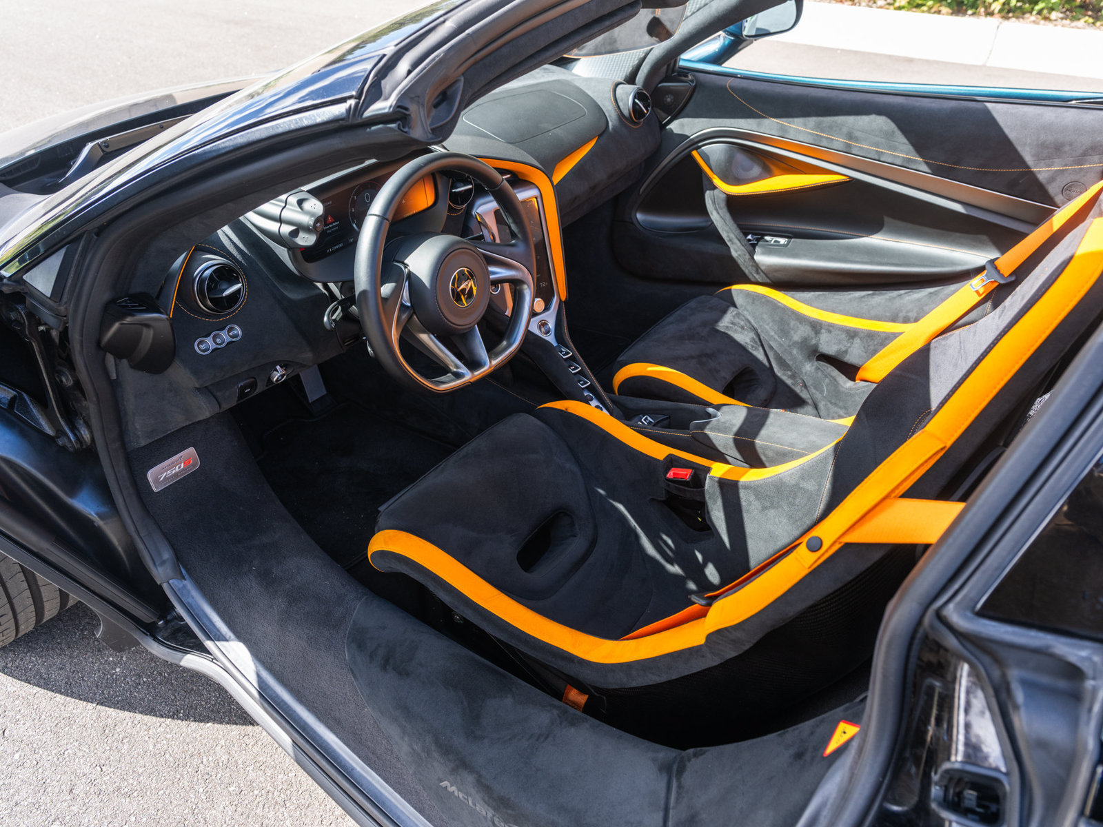 Used 2024 McLaren 750S Spider RWD image 18